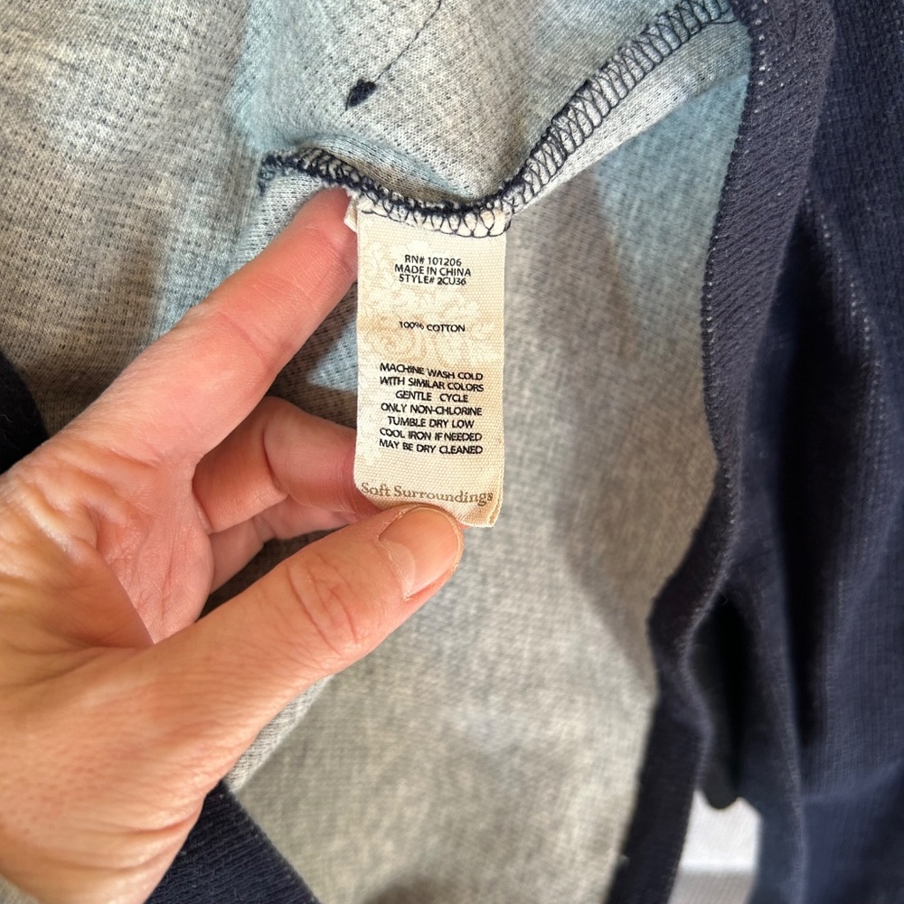 Soft Surroundings Top Blue Tunic Pockets Thermal V-Neck Buttons Size Small - Picture 6 of 6